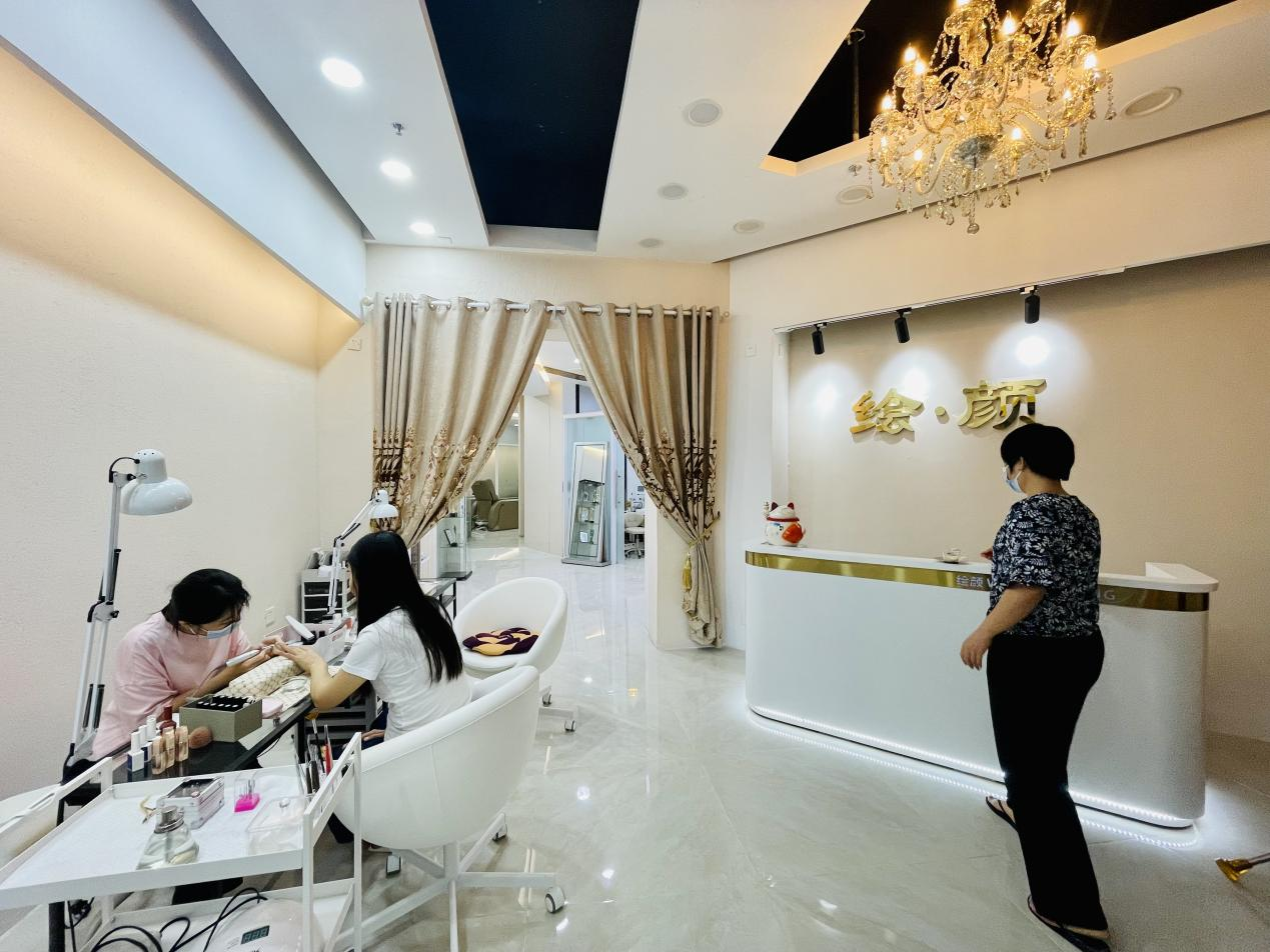 輪椅上的美業人 二十年磨一劍，以匠心與堅韌傳播生活之美